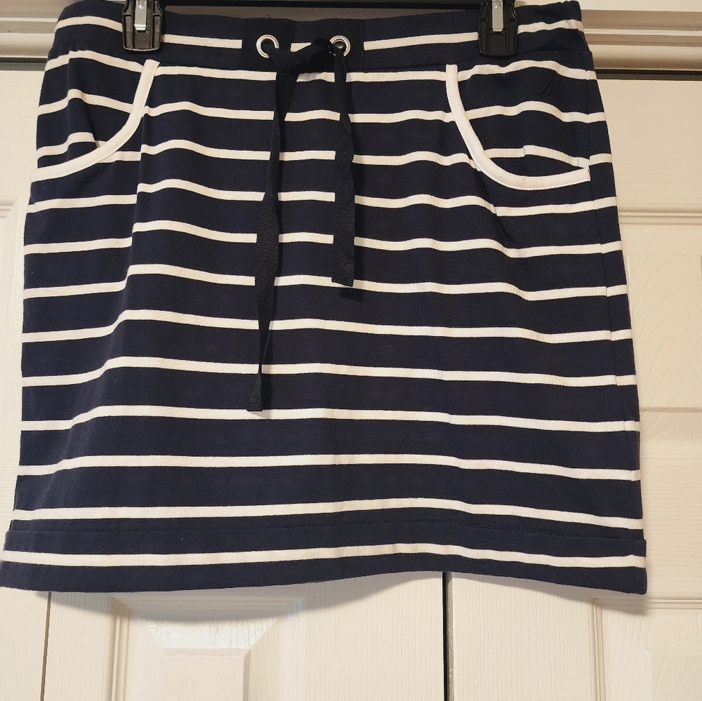 Nautica navy and white drawstring skirt. Size medium. NWT.